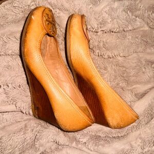 Good preloved condition Tory Burch tan wedges- super comfy